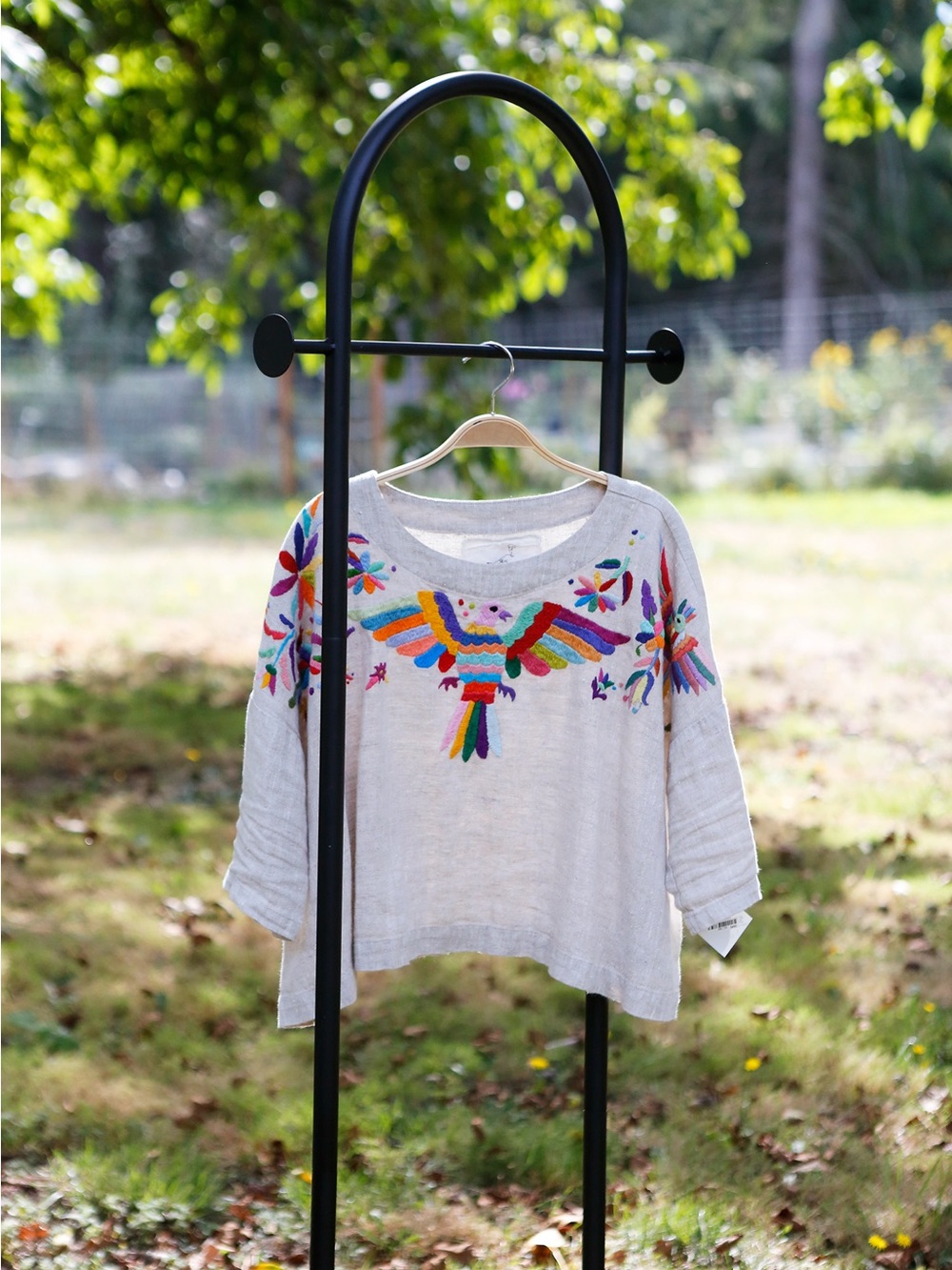 notPERFECTLINEN Neutral Linen Tunic with Multicolor Bird Embroidery